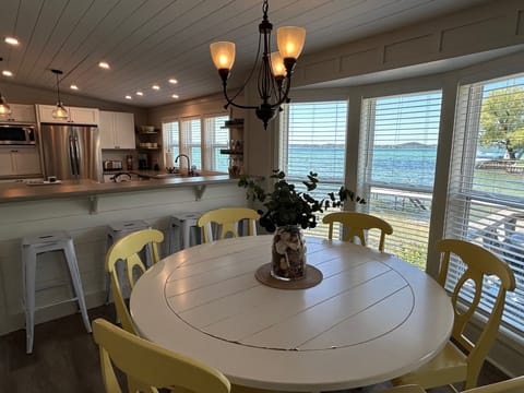 Dinning Area - Dinning room with additional bar seating and views of Portage Lake.
