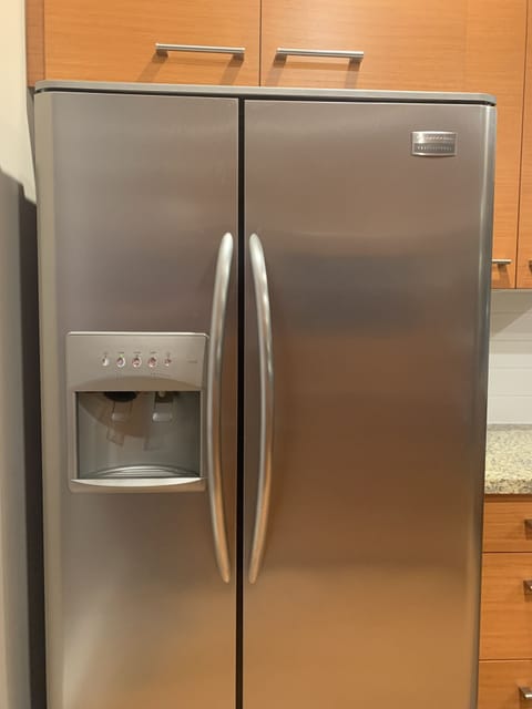 Frigidaire with water and ice dispensing