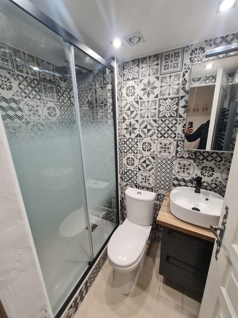 The whole bathroom was just renovated 2 month ago❤️