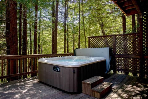 The 6 person hot tub on the lower deck looks into redwoods!