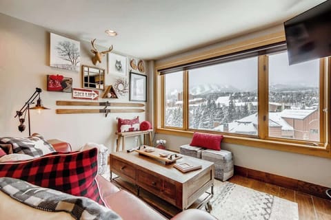 Penthouse views of the slopes!  This condo literally has some of the best views in the entire building - and on the top floor (no noise above)