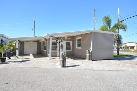 Bay Cottage - Front area
