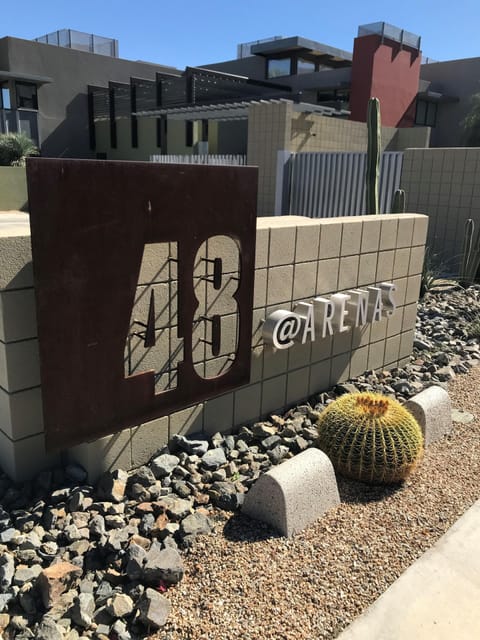 Welcome home... 3 blocks from downtown Palm Springs!
