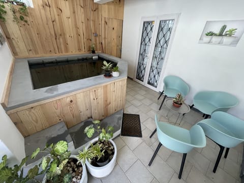 Indoor spa tub