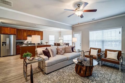 A9a3cd80 4fc9 495b a313Open Kitchen and Living room e7e9891ab1bf