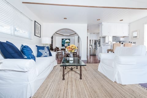 The main living area's open floor plan makes it easy to relax and unwind with your whole group.
                