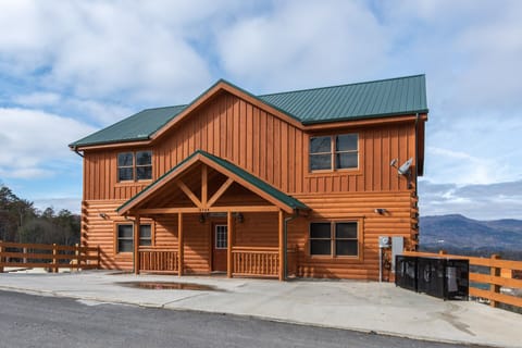 Mountain Moonshine Located in Smoky Mountain Ridge of Pigeon Forge