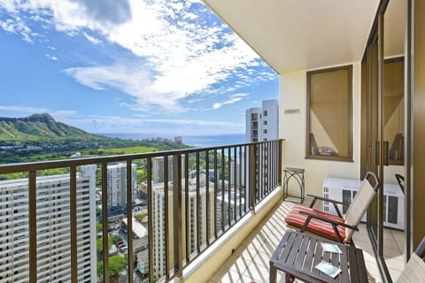 Iconic Diamond Head and the Pacific Ocean!