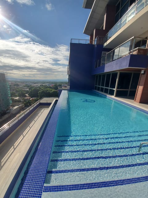 Infinity pool