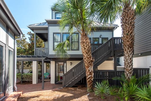 Rear Picture of our Rosemary Beach Carriage House.