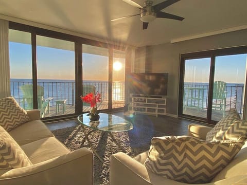 Georgeous West End Unit- 740sf of Balcony!