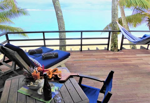 Vaka Tai, a elevated batch style property hanging right over the beach