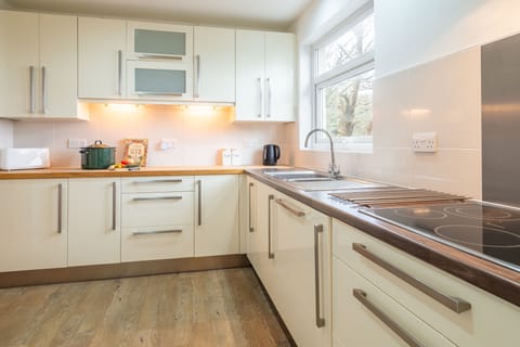 Rozel, St Agnes. Ground floor: Kitchen, cook up a feast for friends and family