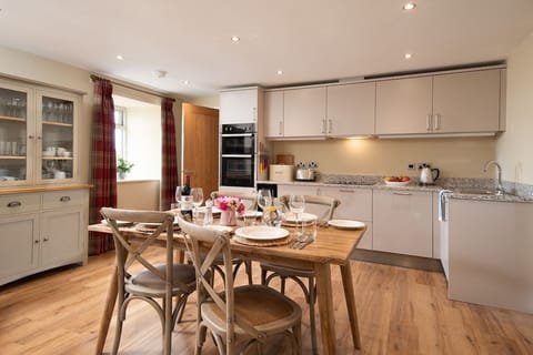 The Granary - kitchen and dining table