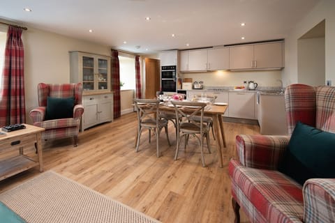 The Granary - kitchen and dining area