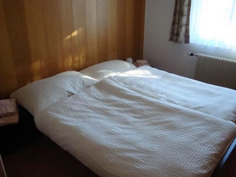 Property, Furniture, Comfort, Window, Wood, Textile, Interior Design, Bed, Floor
