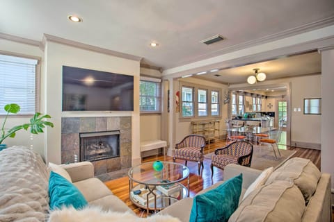 Dallas Vacation Rental | 1BR | 1BA | 1,523 Sq Ft | Steps to Enter