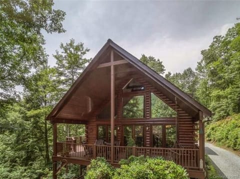 Welcome to our cozy cabin nestled away in Gateway Mountain.