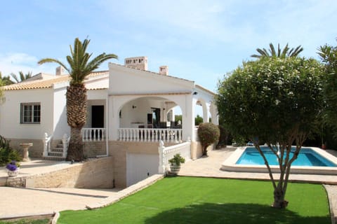 Stunning 4 bed Villa in Villamartin