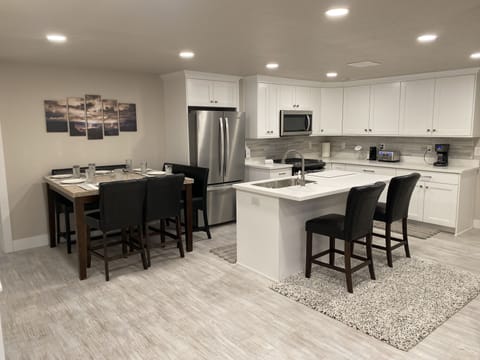 Kitchen & Dining Room - Island, Appliances