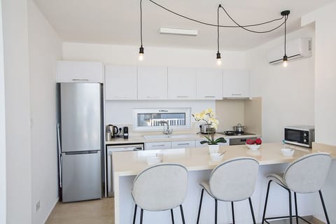 Kitchen with breakfast bar with extra seating for 3 persons