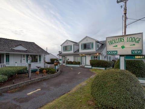 Trollers Lodge Entrance