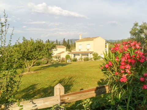 View of the entrance from the garden