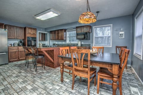 Dining Table will seat 6