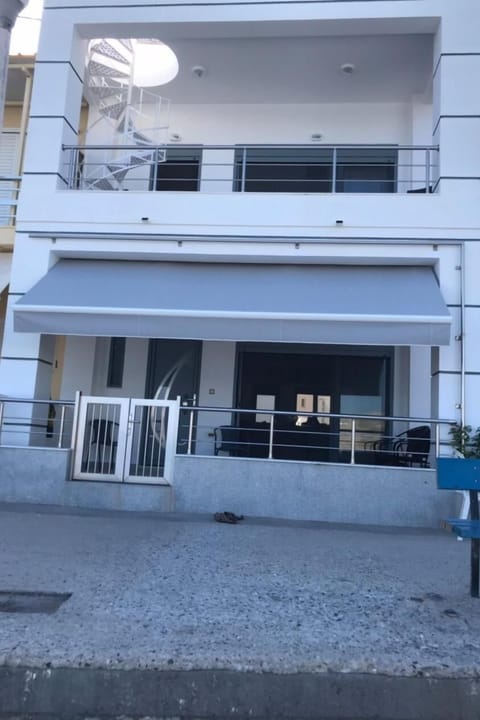 front view of house with retractable sun awning  