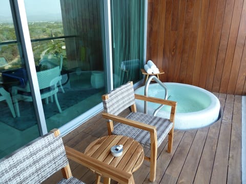 Indoor spa tub