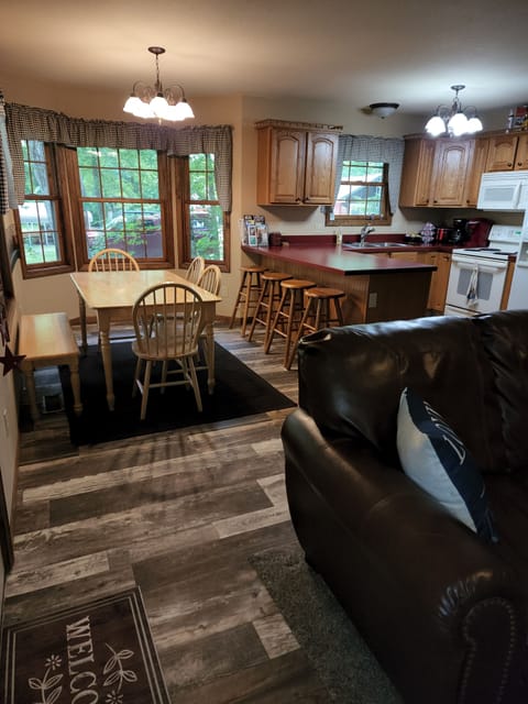 Dining Table for 6 & 4 Bar Stools