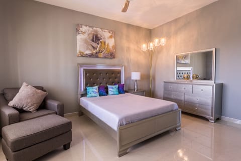 SUNRISE Bedroom #1