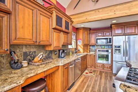 Kitchen | Dishware/Flatware