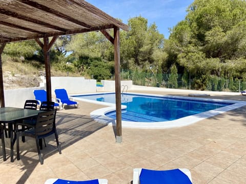Private pool & garden 