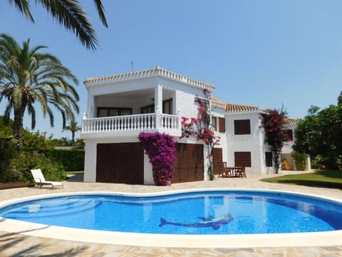 Villa & Pool 