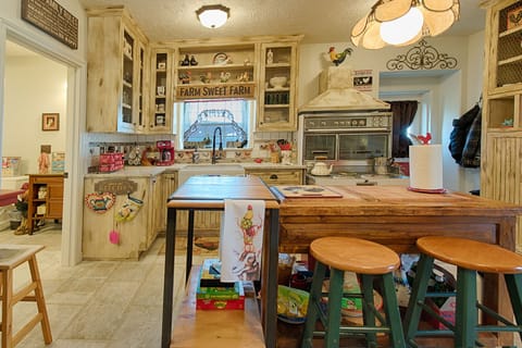 Bright open fully furnished Kitchen