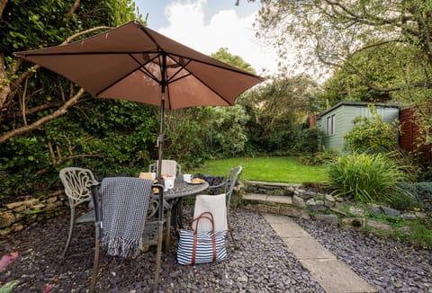 Porthgwidden Cottage, Lelant: Where alfresco lunches await!