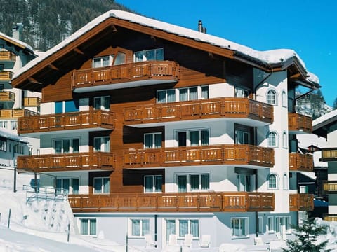 Sky, Property, Building, Mountain, Snow, Highland, Window, House, Wood, Landscape