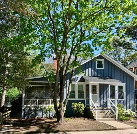 Welcome to The Pines Cottage at 20 Oak Avenue