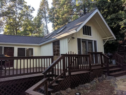Front deck of Dandelion's Lair.