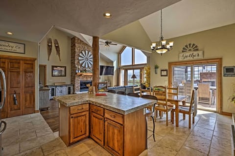 Kitchen | Breakfast Bar