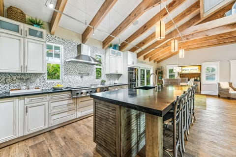 Kitchen Island - AMI Locals