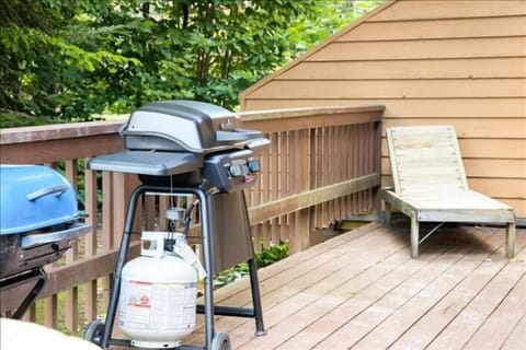 Deck with Gas Grill