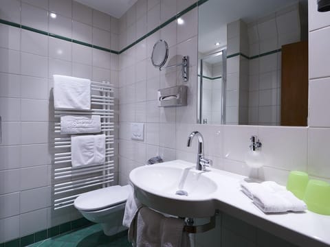 Double room with shower or Bathroom, toilet - Brandstätter, hotel restaurant House in Salzburg