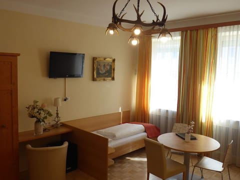 HOT DEAL Quadruple room non refundable rate - Adlerhof, Pension Bed and Breakfast in Salzburg