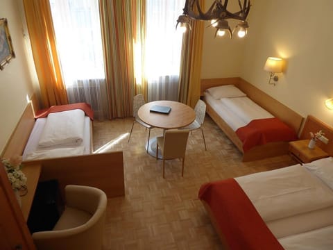 HOT DEAL Quadruple room non refundable rate - Adlerhof, Pension Bed and Breakfast in Salzburg