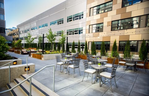 Meet with friends on the terrace.