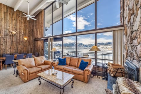 Living Area with Amazing Views - Living Area with Amazing Views