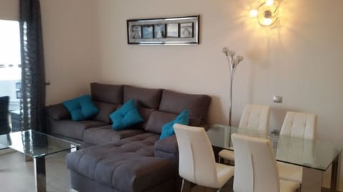 Luxury Two Bed Apartment with Panoramic Seaviews