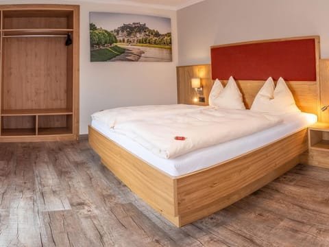 Helmhof, Pension - Double room with shower, WC Bed and Breakfast in Salzburg